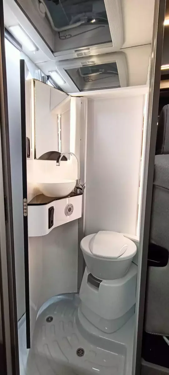 Furgoneta camper Pössl Summit 600 L Shine - Imagen 7