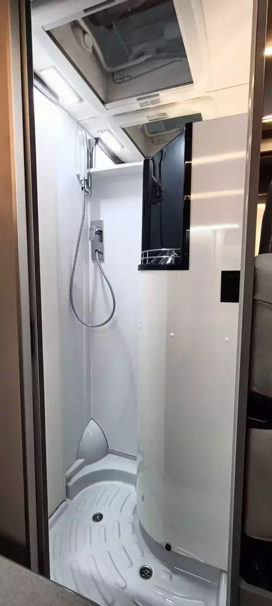 Furgoneta camper Pössl Summit 600 L Shine - Imagen 8