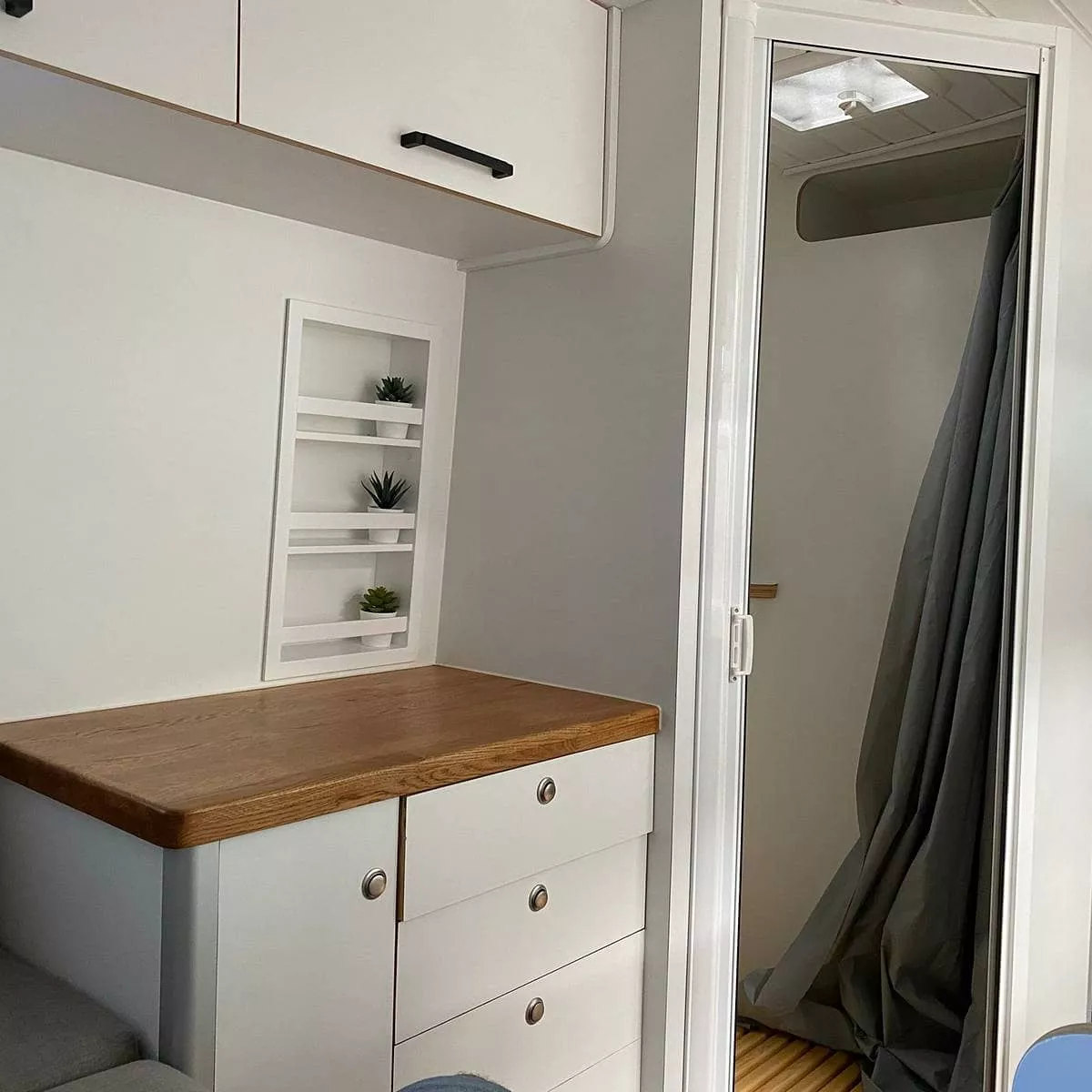 Furgoneta camper de alquiler Peugeot Boxer - Imagen 9