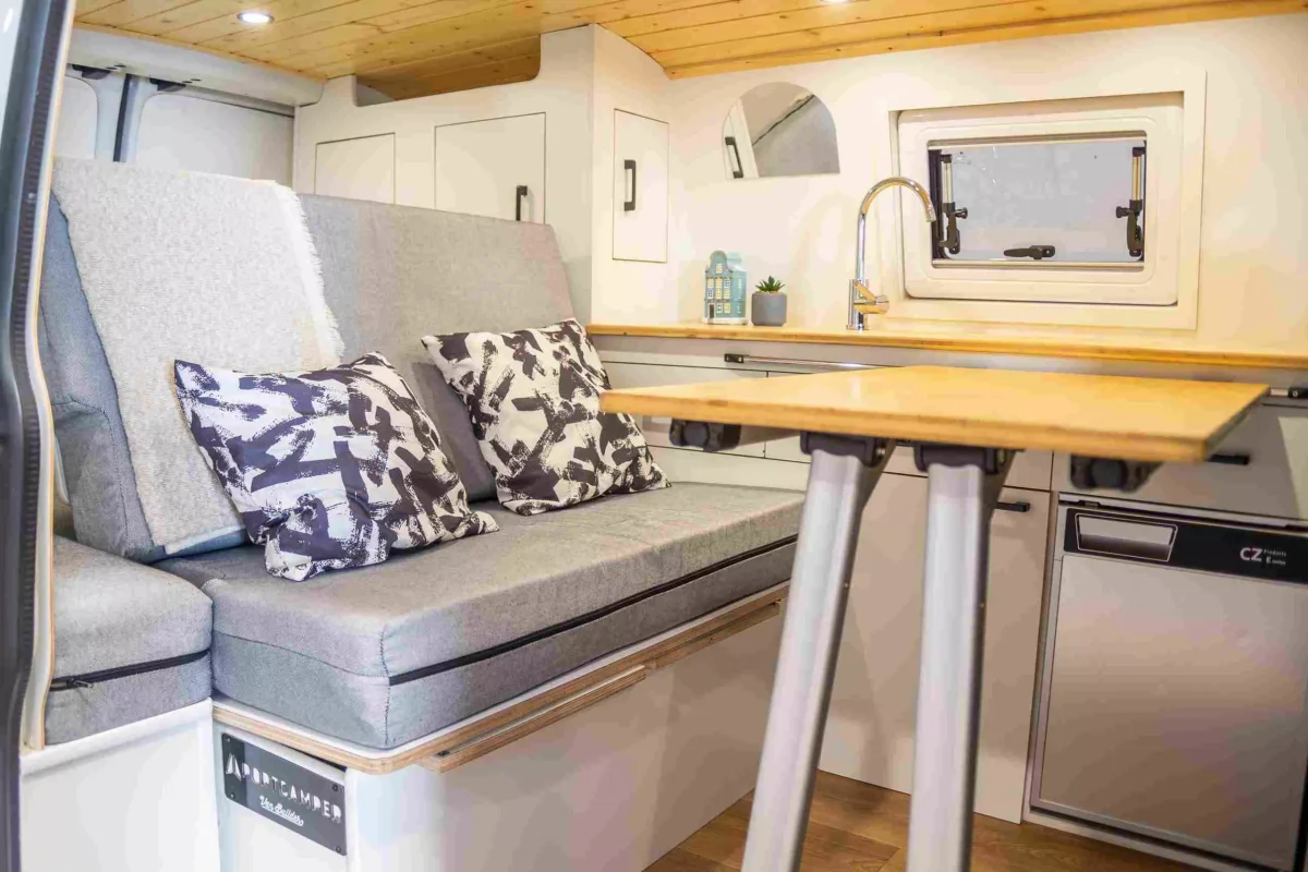 Furgoneta camper de alquiler WV Transporter L1H1 Gamla Stan +25 - Imagen 4