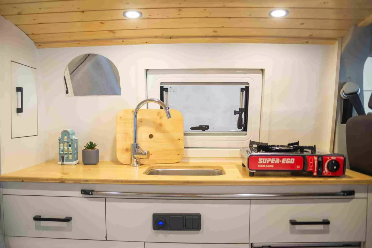 Furgoneta camper de alquiler WV Transporter L1H1 Gamla Stan +25 - Imagen 5