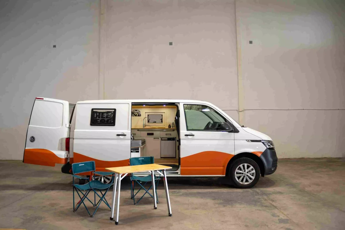 Furgoneta camper de alquiler WV Transporter L1H1 Gamla Stan +25 - Imagen 3
