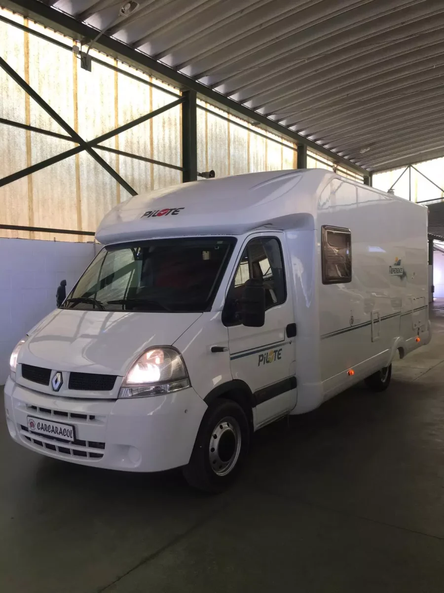 Autocaravana de segunda mano Pilote Reference P695 - Imagen 3