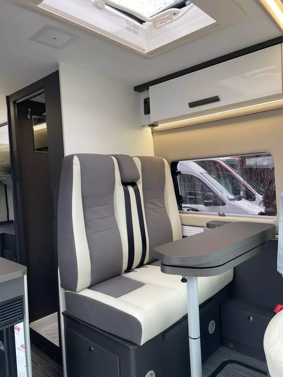 Furgoneta camper McLouis Menfys 6 Maxi S-Line - Imagen 9