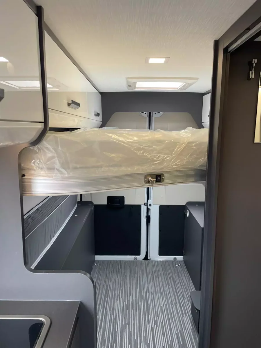 Furgoneta camper McLouis Menfys 6 Maxi S-Line - Imagen 8