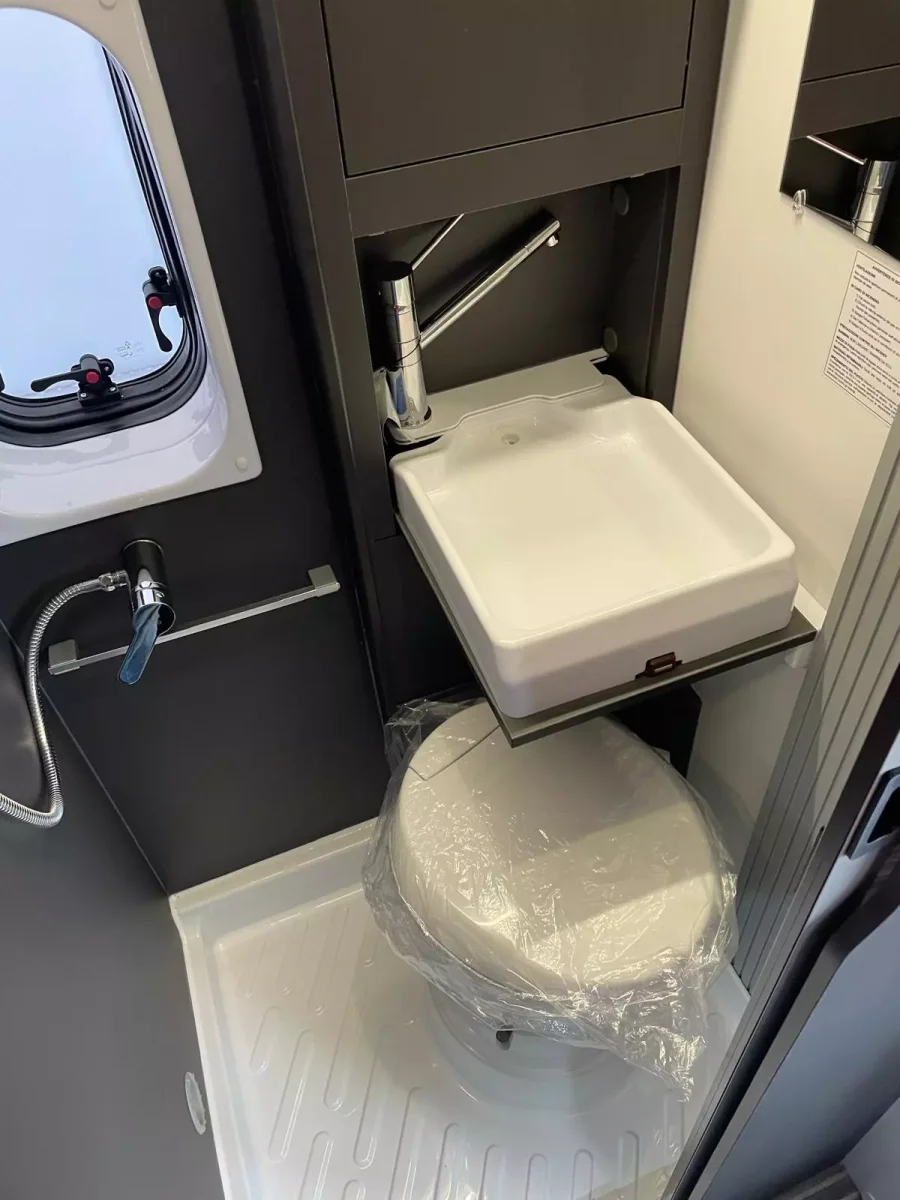 Furgoneta camper McLouis Menfys 6 Maxi S-Line - Imagen 6