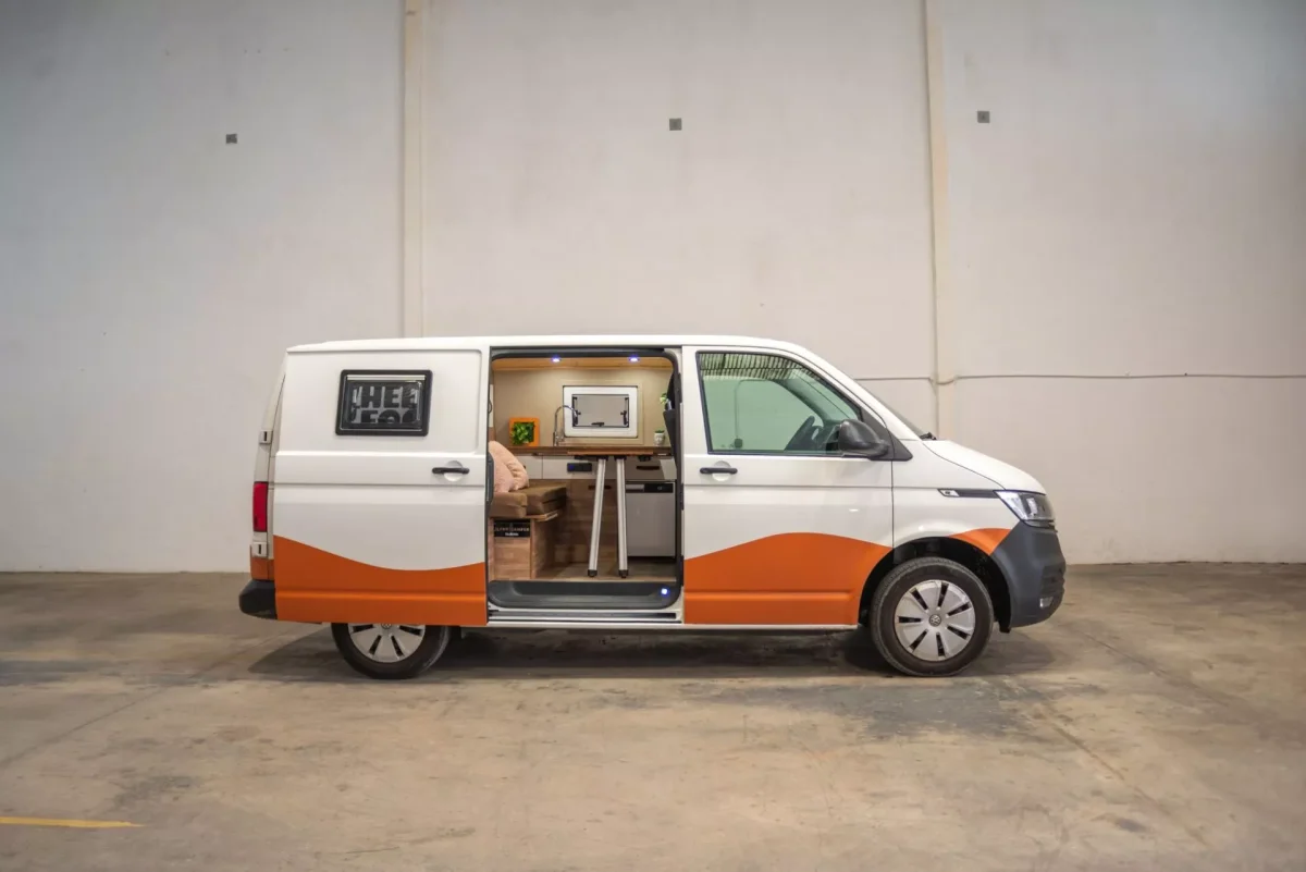 Furgoneta camper de alquiler VW Transporter L1H1 La cabaña +21 AÑOS - Imagen 2