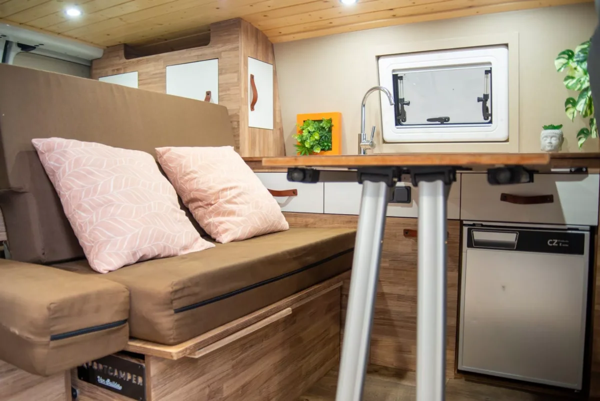 Furgoneta camper de alquiler VW Transporter L1H1 La cabaña +21 AÑOS - Imagen 4