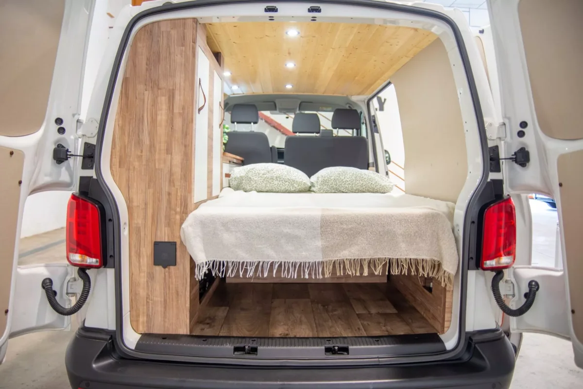 Furgoneta camper de alquiler VW Transporter L1H1 La cabaña +21 AÑOS - Imagen 7