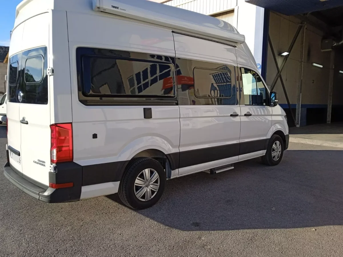 Furgoneta camper de alquiler Volkswagen Grand California 600 - Imagen 3
