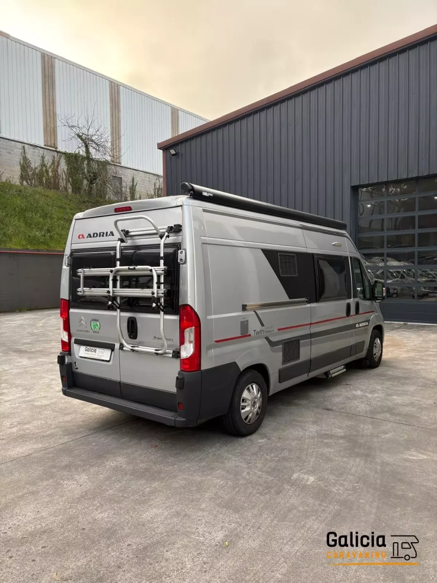 Camper de segunda mano Adria Twin 600 SPT Platinum - Imagen 6