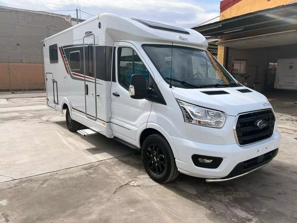 Autocaravana Bürstner Lineo T 690 G - Imagen 3