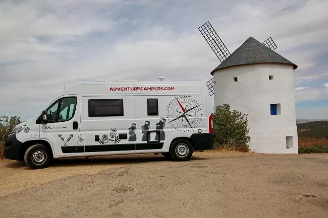 Furgoneta camper de alquiler McLouis Menfys 3 Maxi Formentera - Imagen 9